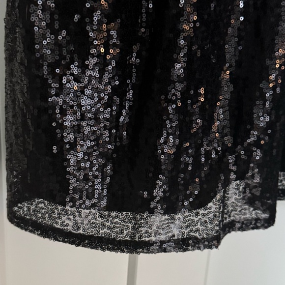 BEAUTIFUL sequin wrap dress 💃🏼! NWT!! - Picture 6 of 7